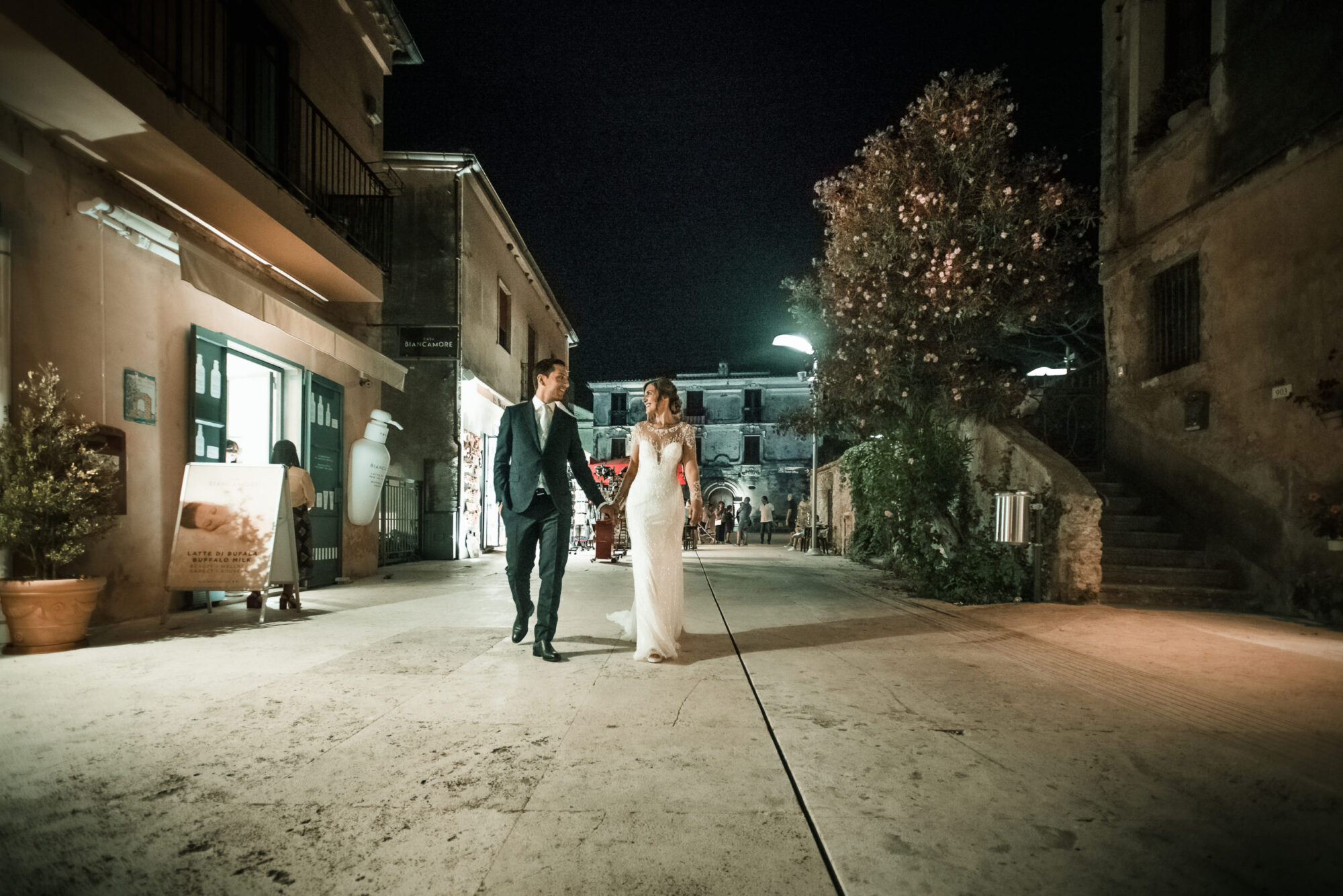 Spontaneous Wedding Photographer in Paestum